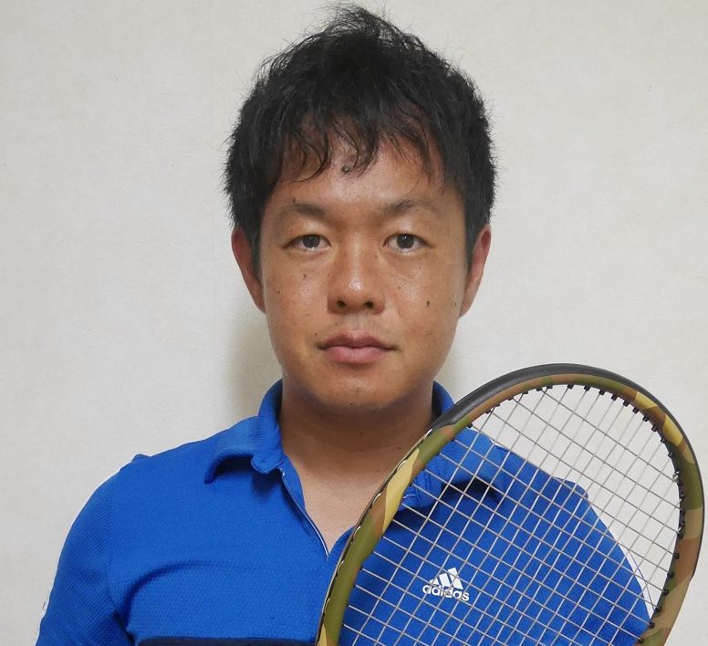 ラパンブランのテニスレッスン担当、瀬藤祐司です。 ラパンブランのレッスン担当、瀬藤祐司です。