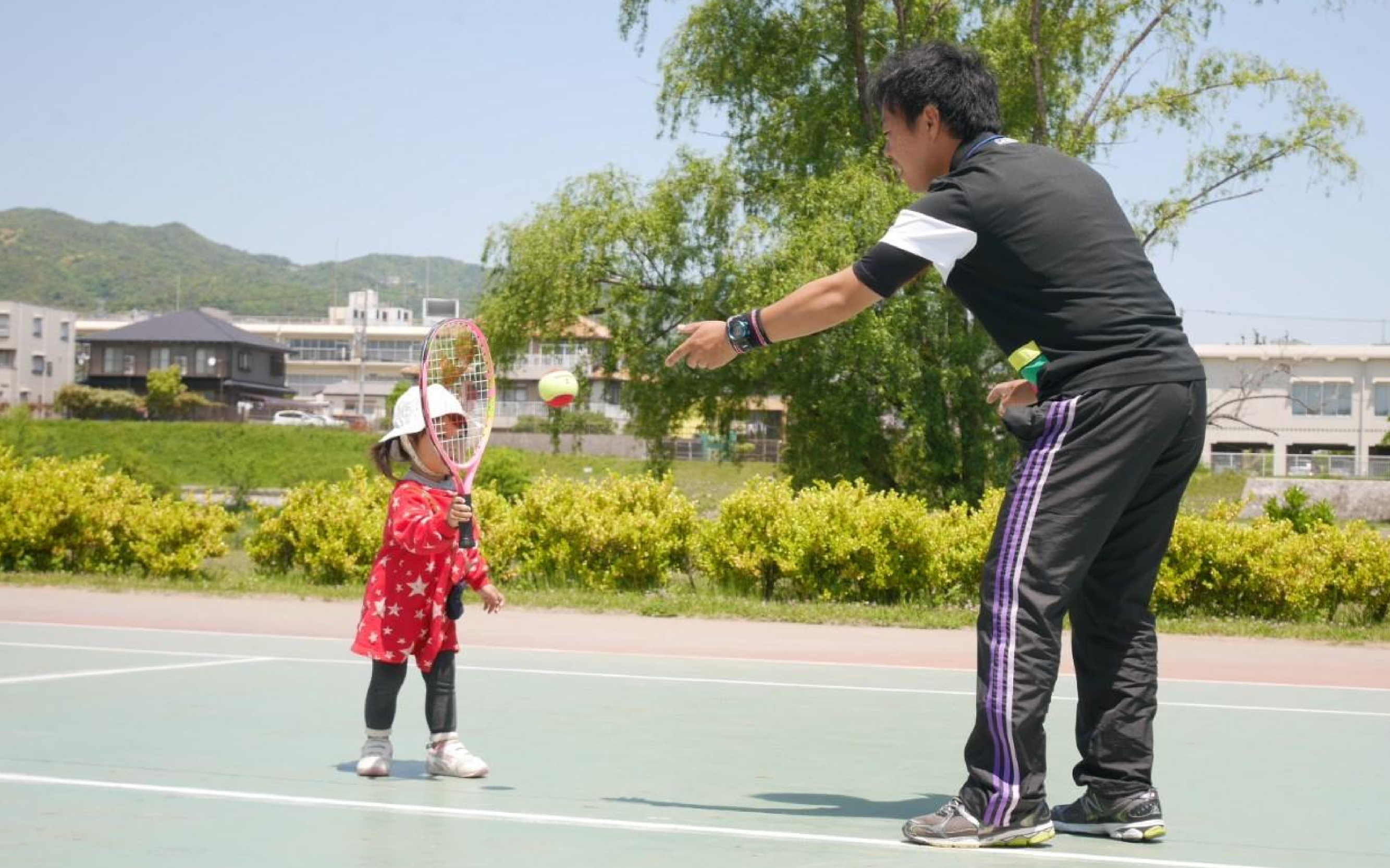小さなお子様のレッスンもお任せください!発達段階に合わせた内容でテニスが好きになります! 小さなお子様のレッスンもお任せください!発達段階に合わせた内容でテニスが好きになります!